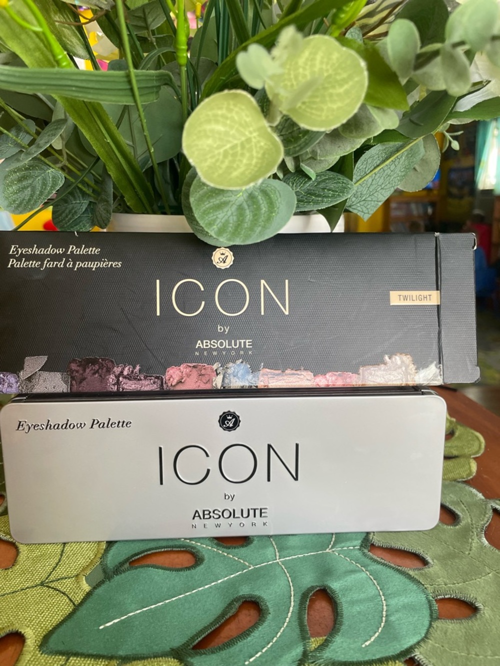 ICON by Twilight Eyeshadow Palette - Black & White